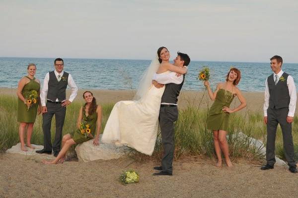 The couple with the bridesmaids and groomsmen