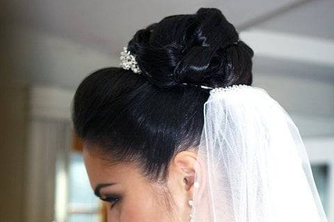 Bride holding her white bouquet