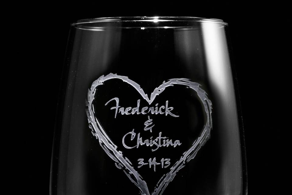 Bridesmaid gift ideas, groomsman gift ideas such as best man and maid of honor engraved wine glasses.  Also great wedding toast, bridal party toasting stemless wine glasses.