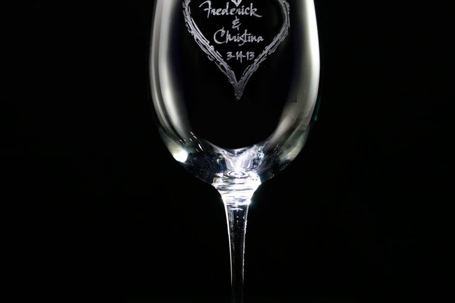 Bridesmaid gift ideas, groomsman gift ideas such as best man and maid of honor engraved wine glasses.  Also great wedding toast, bridal party toasting wine glasses.