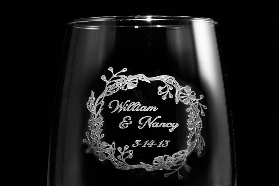 Bridesmaid gift ideas, groomsman gift ideas such as best man and maid of honor engraved wine glasses.  Also great wedding toast, bridal party toasting stemless wine glasses.