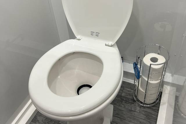 Flushable toilets