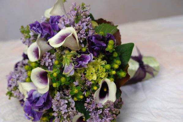 Calla lilies, lilac, sweet pea and hydrangea