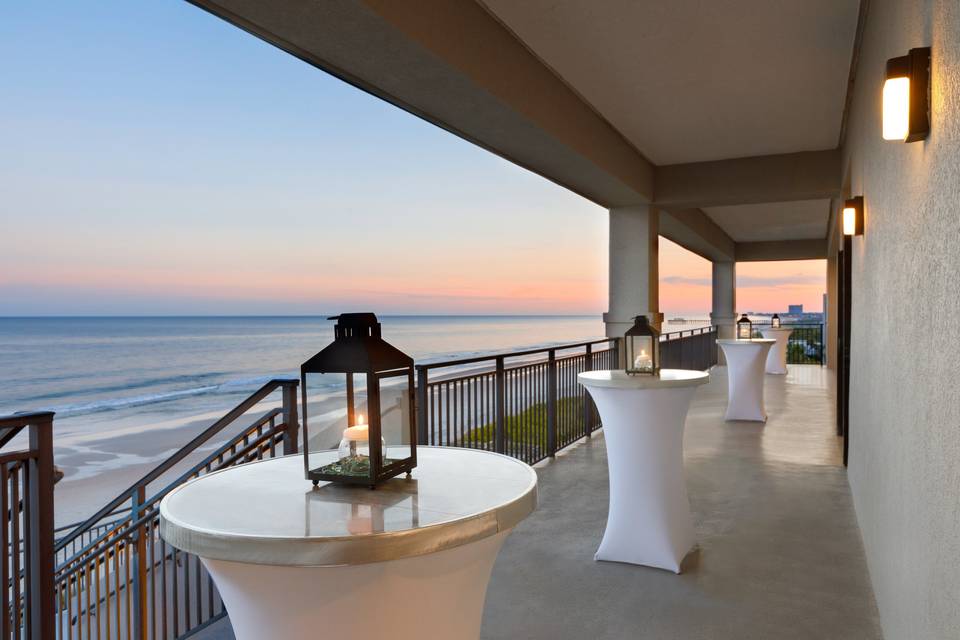 Ocean Front Terrace -Cocktail
