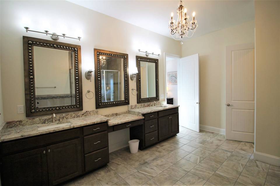 King Suite Bathroom