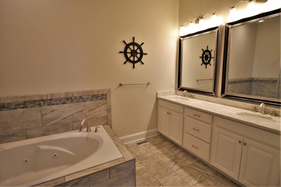 First Floor King + Queen Oceanfront Suite Bathroom