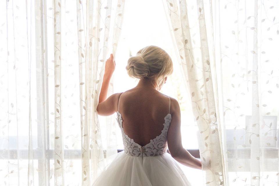 The gorgeous bride getting ready with her girls in our bridal suite!