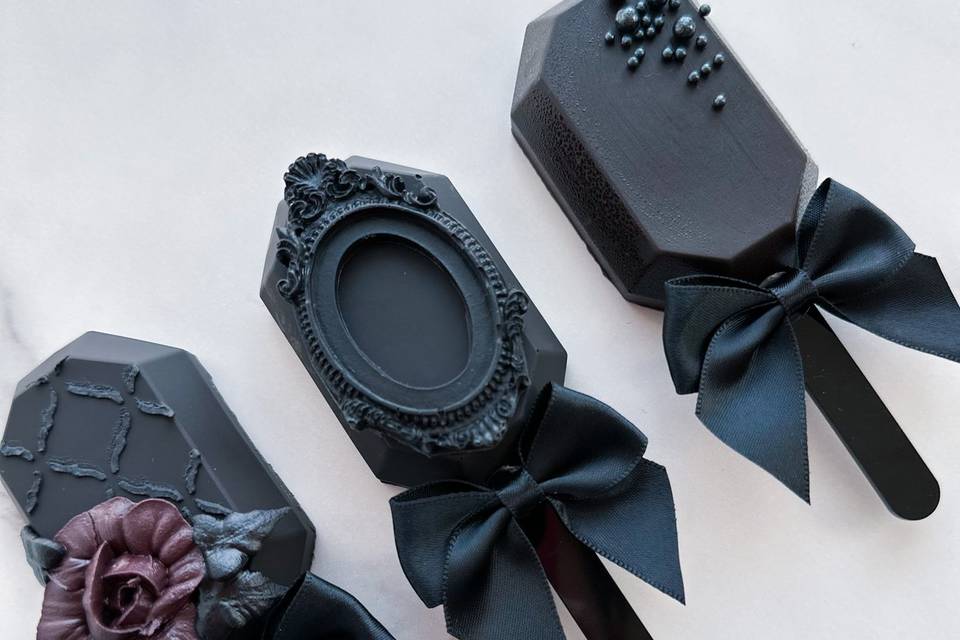 Gothic cakesicles
