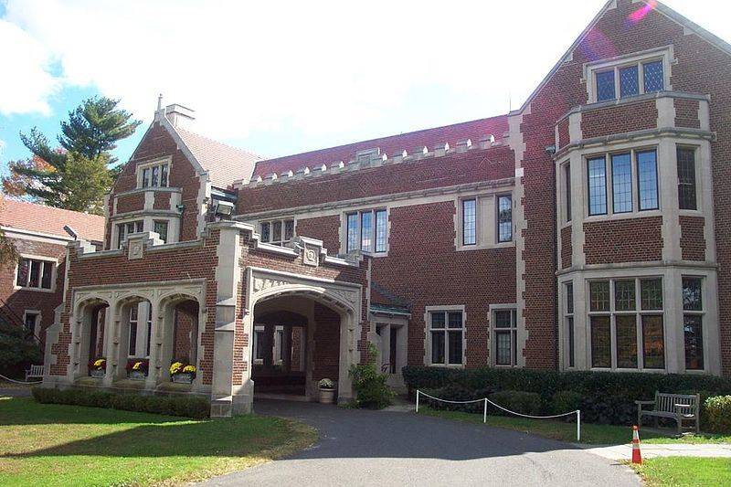 Close-up view of the front of Waveny House