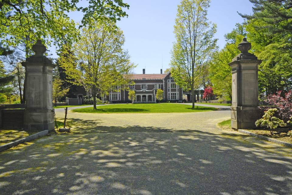 Front entrance to Waveny House