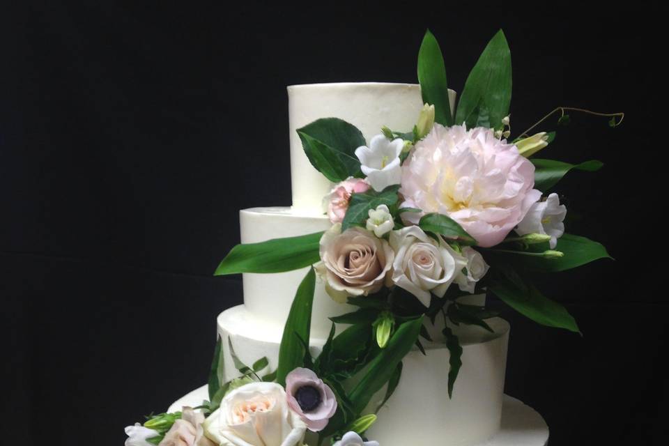 Smooth Buttercream & Flowers