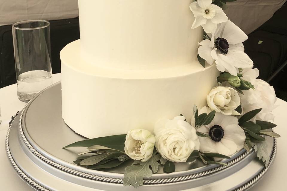 White Smooth Buttercream Cake