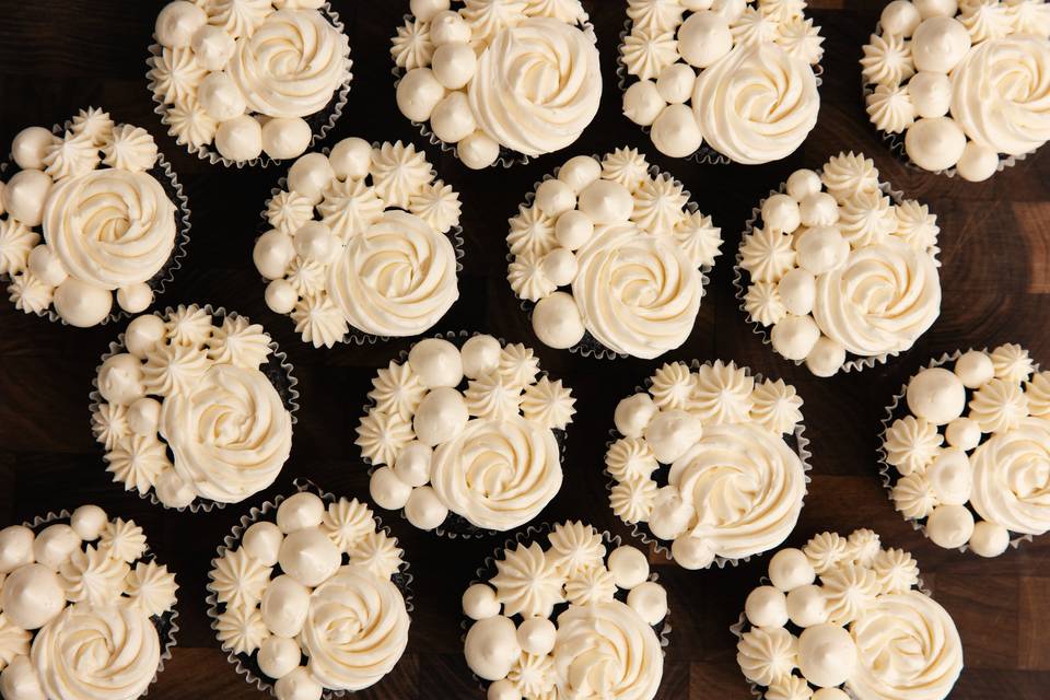 Vanilla & Chocolate Cupcakes