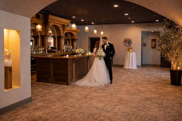 Wedding Couple-Bar Lounge
