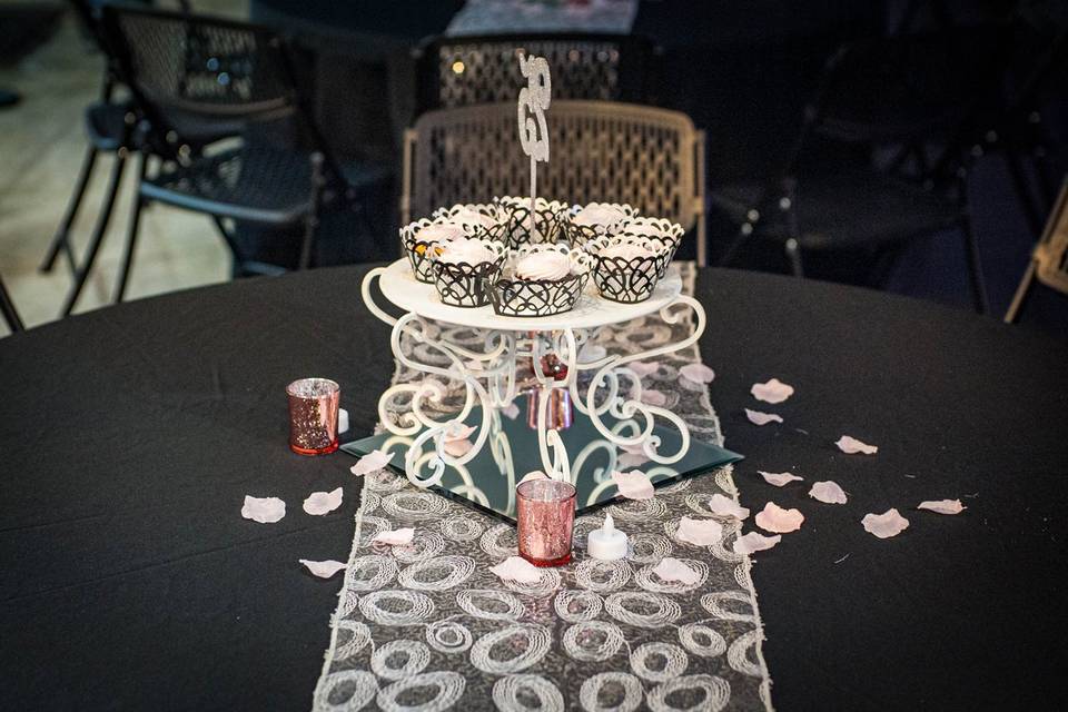 Lincoln Lounge Centerpiece