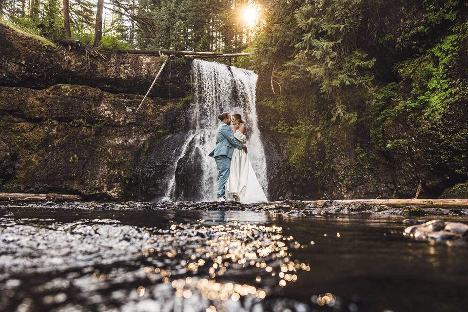 Oregon Waterfall Wedding Photo