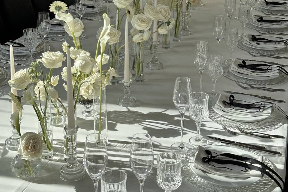 Minimalistic table decor