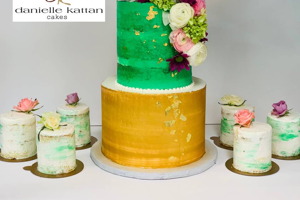 Minis and wedding cake