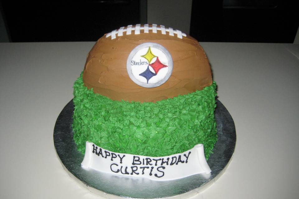 https://cdn0.weddingwire.com/vendor/228871/3_2/960/jpg/1399940129139-7-steelers-football-cak.jpeg