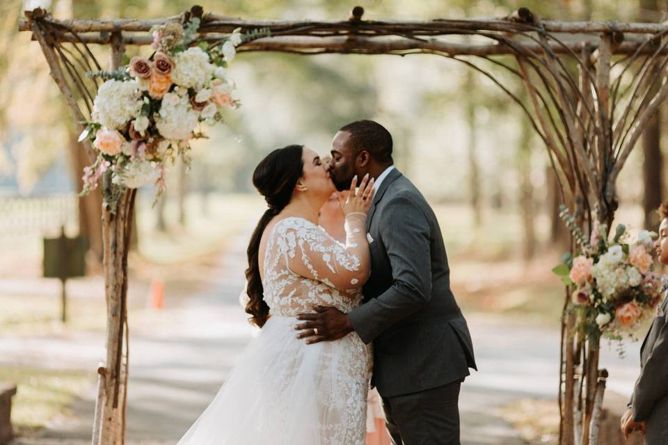 Wedding Kiss