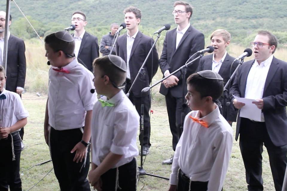 Chuppah with choir