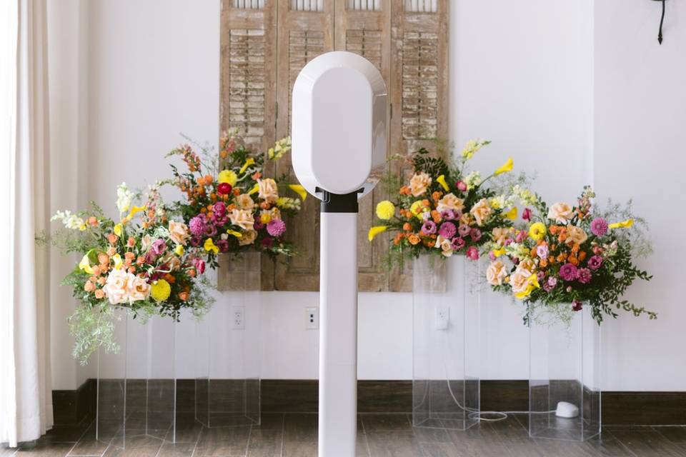 Clean, elegant Social Booth