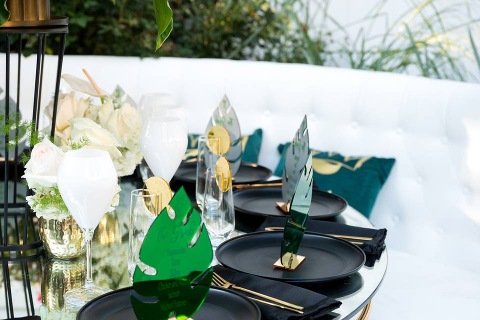 Table design with green and black