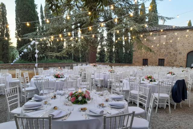 Wedding lunch in the park