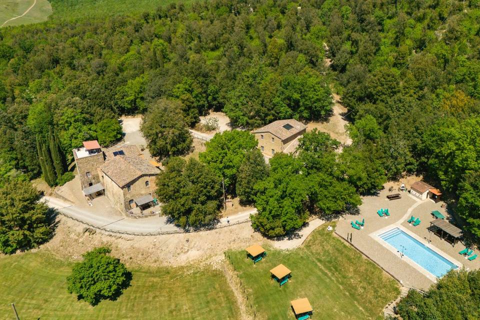 Panoramic pool and farmhouses