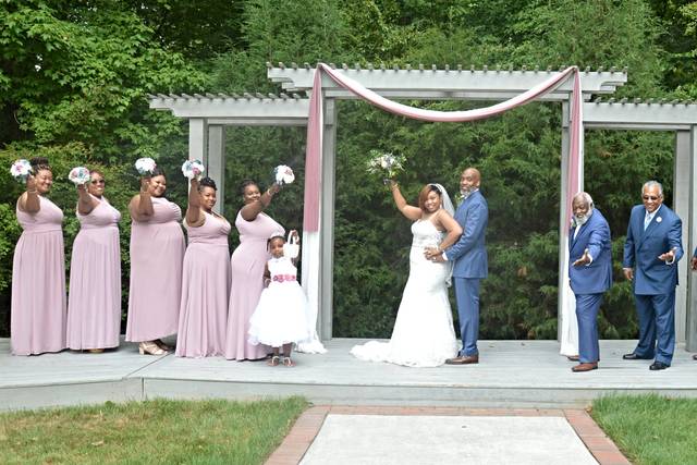 Wed Bridal party happy