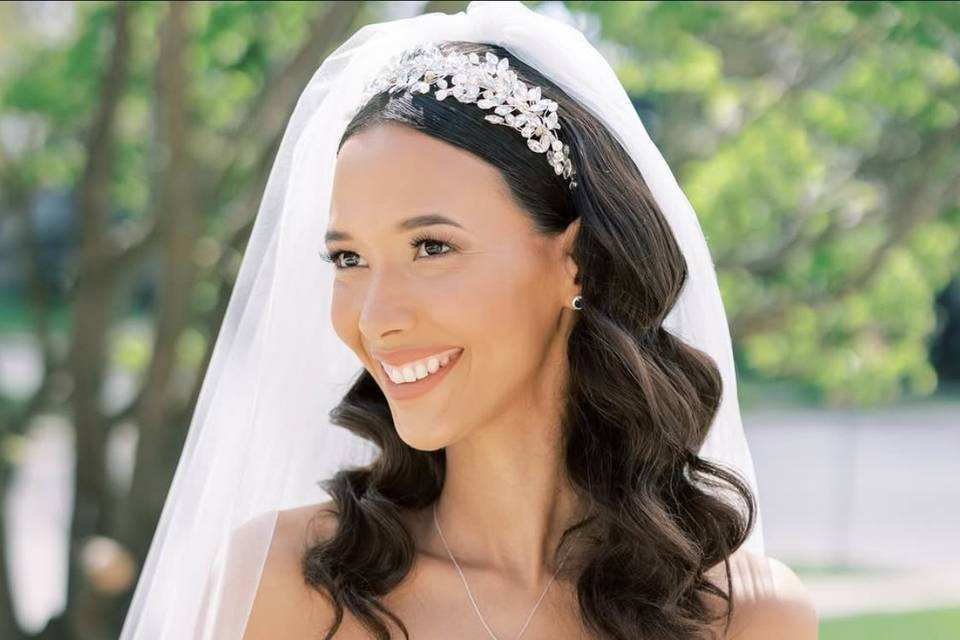 Glam Waves with a Veil