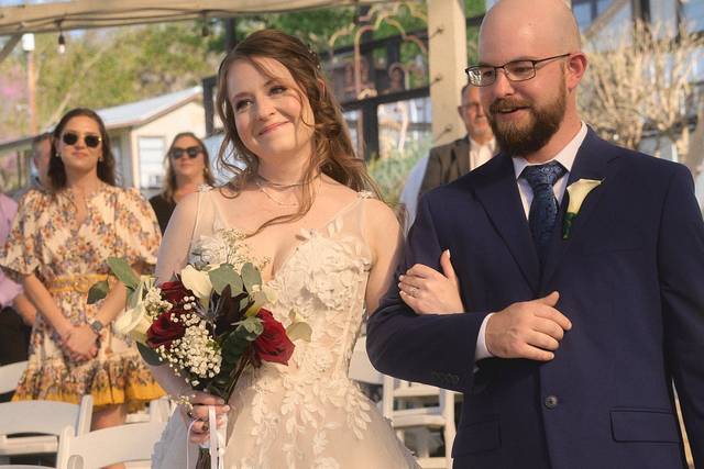 Spicewood, TX spring wedding