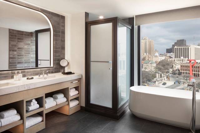 Monarch Suite Bath