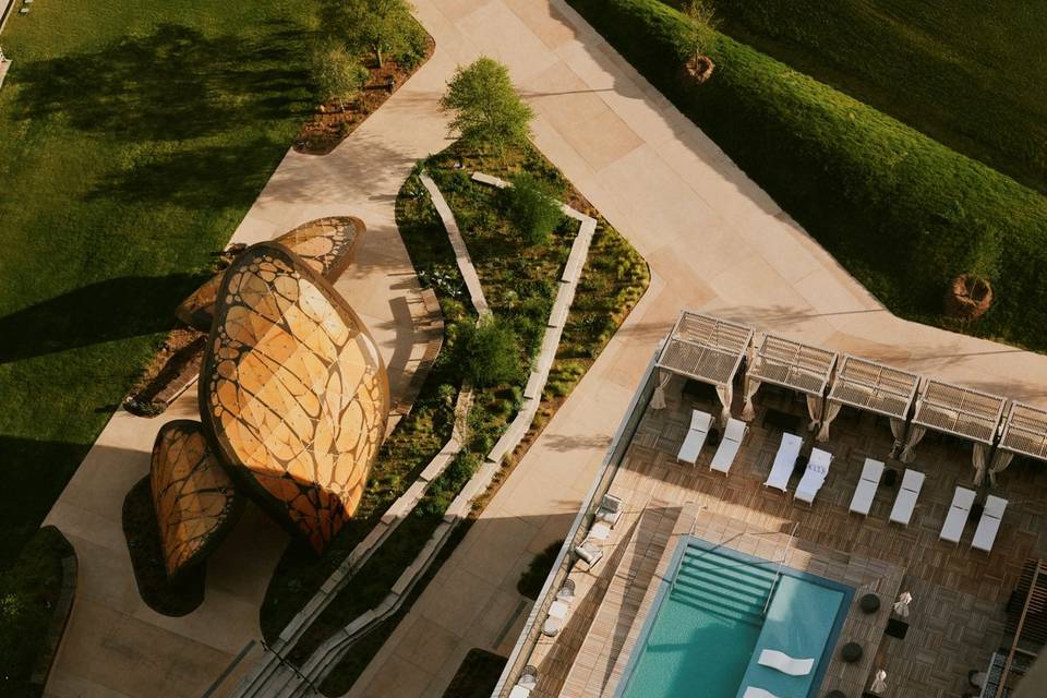 Ariel of Pool, La Mariposa