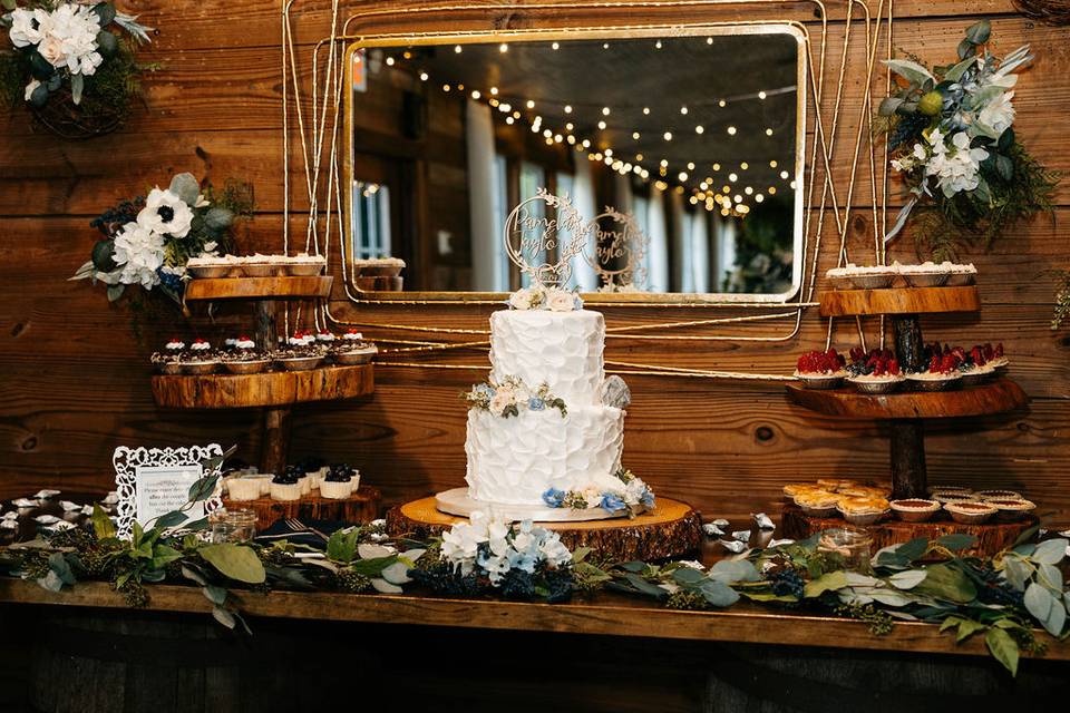 Rustic cake table