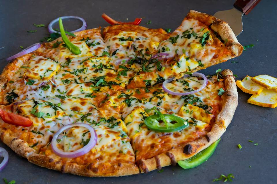 Paneer Makhani Pizza