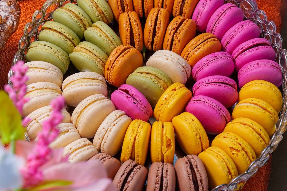 Assorted Macaron Deluxe