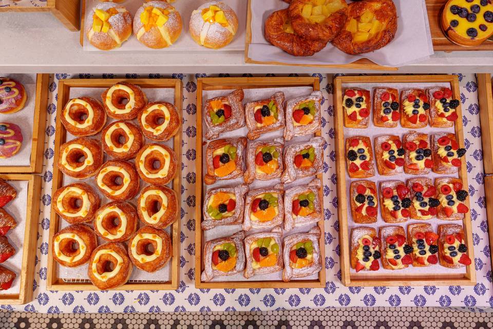Assorted Pastry Royal