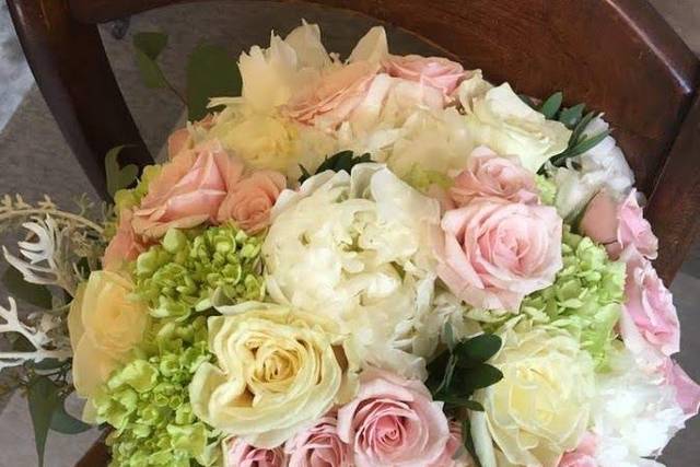 Bouquet with roses, peonies and hydrangeas