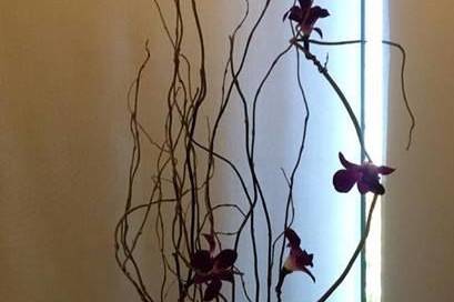 Natural centerpiece with branches and orchids for a garden setting