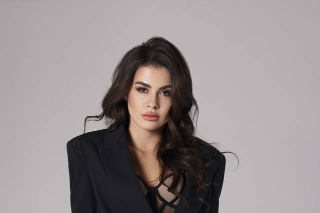 Makeup and hairstyle