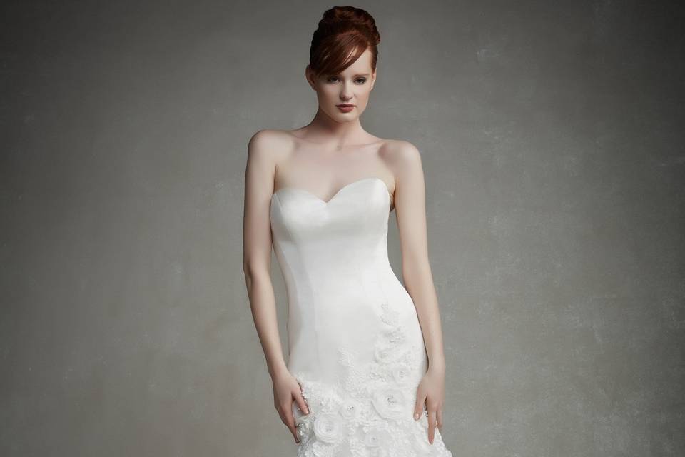 Strapless wedding dress with mermaid bottom