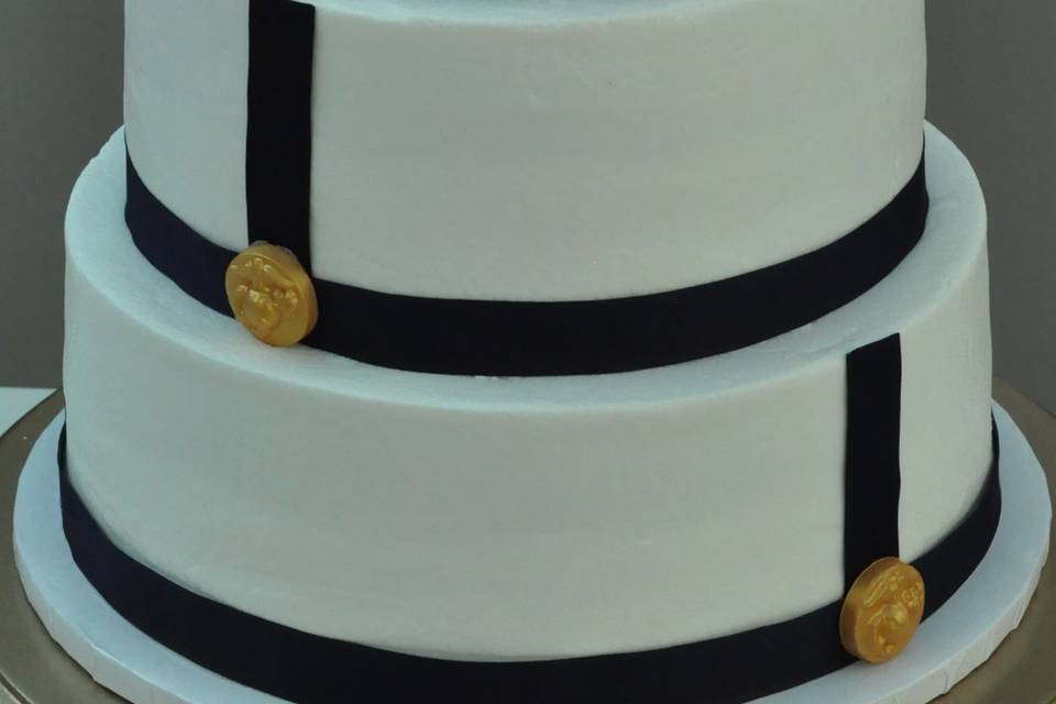 A flawless buttercream beauty for an awesome marine couple!