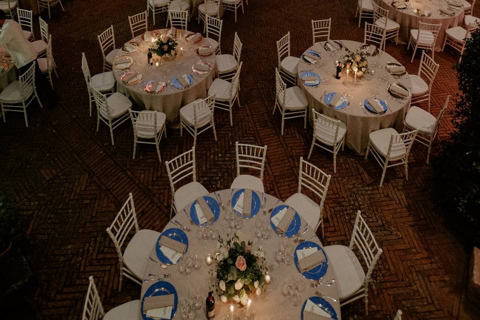 Wedding table disposition