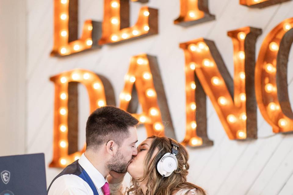 Kissing in the spotlight