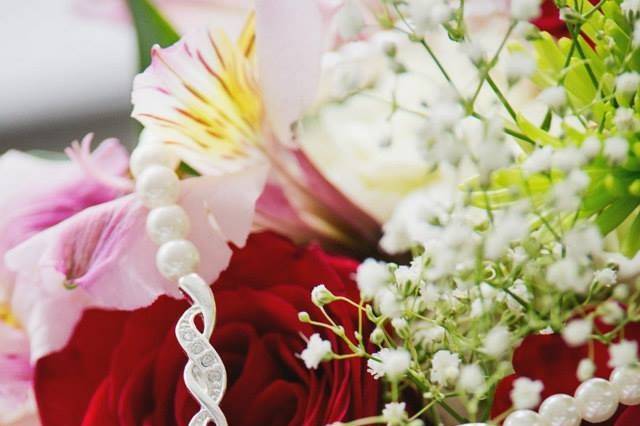 Bridal bouquet and accessories