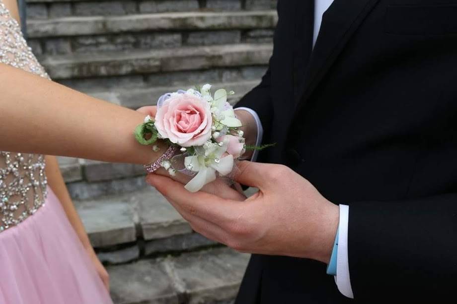 Wrist corsage