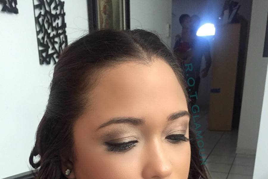 R.O.T Glamour make-up