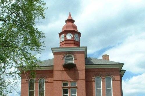 Located in Old Town Manassas and built in 1892, this site offers a ballroom, prep kitchen, large foyer and space for outdoor tenting.