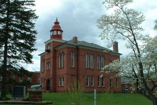 Located in Old Town Manassas and built in 1892, this site offers a ballroom, prep kitchen, large foyer and space for outdoor tenting.